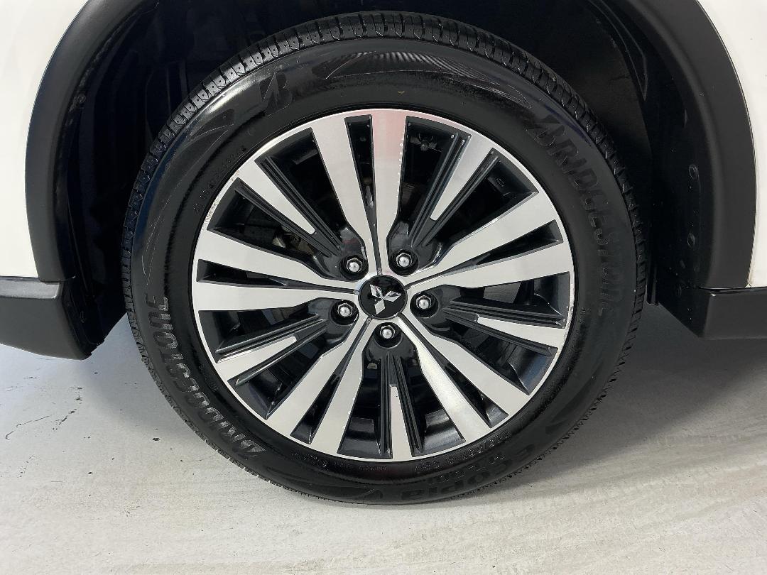 Photo '10' of Mitsubishi Outlander