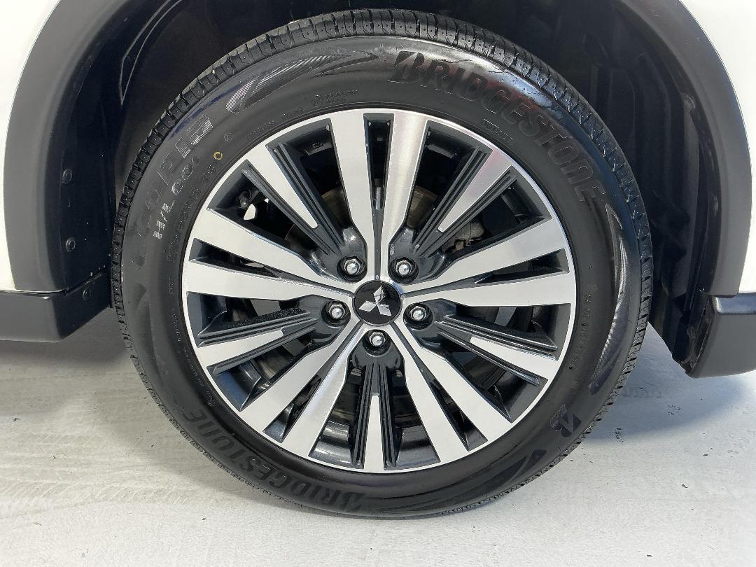 Photo '9' of Mitsubishi Outlander