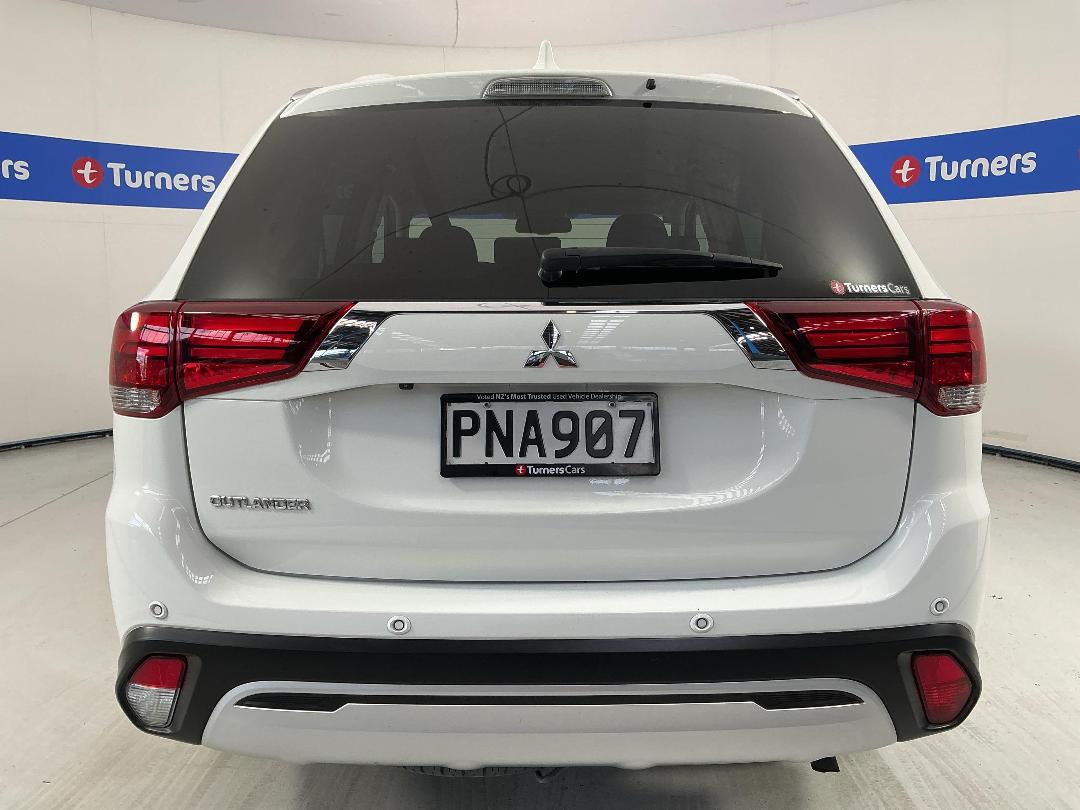 Photo '6' of Mitsubishi Outlander