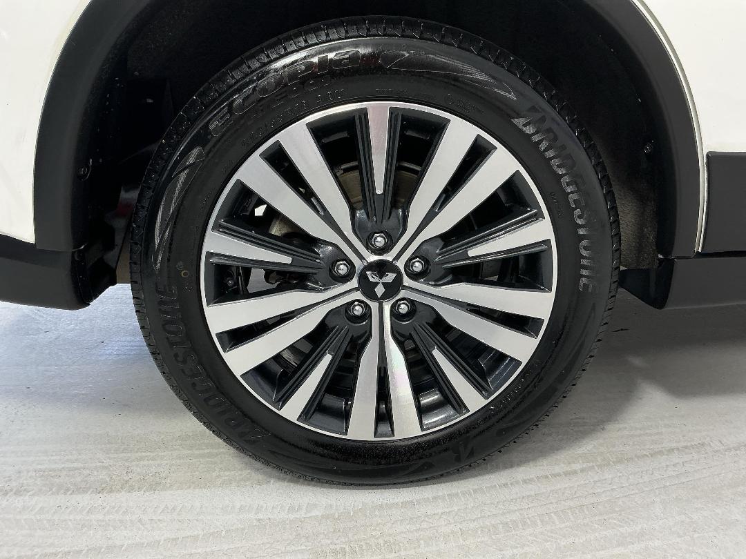 Photo '12' of Mitsubishi Outlander