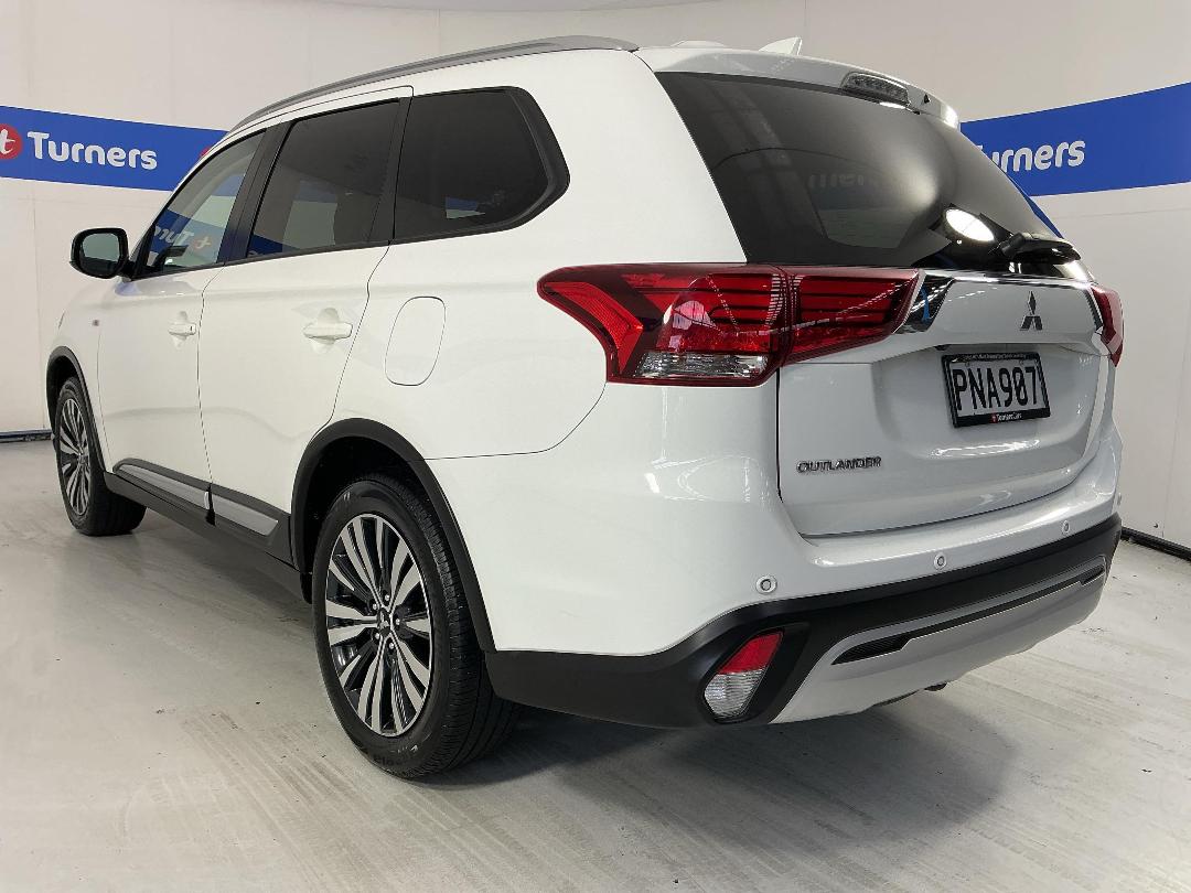 Photo '5' of Mitsubishi Outlander