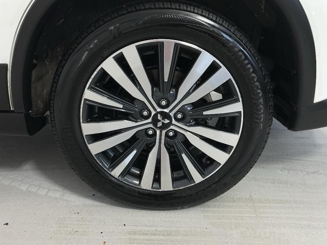 Photo '11' of Mitsubishi Outlander