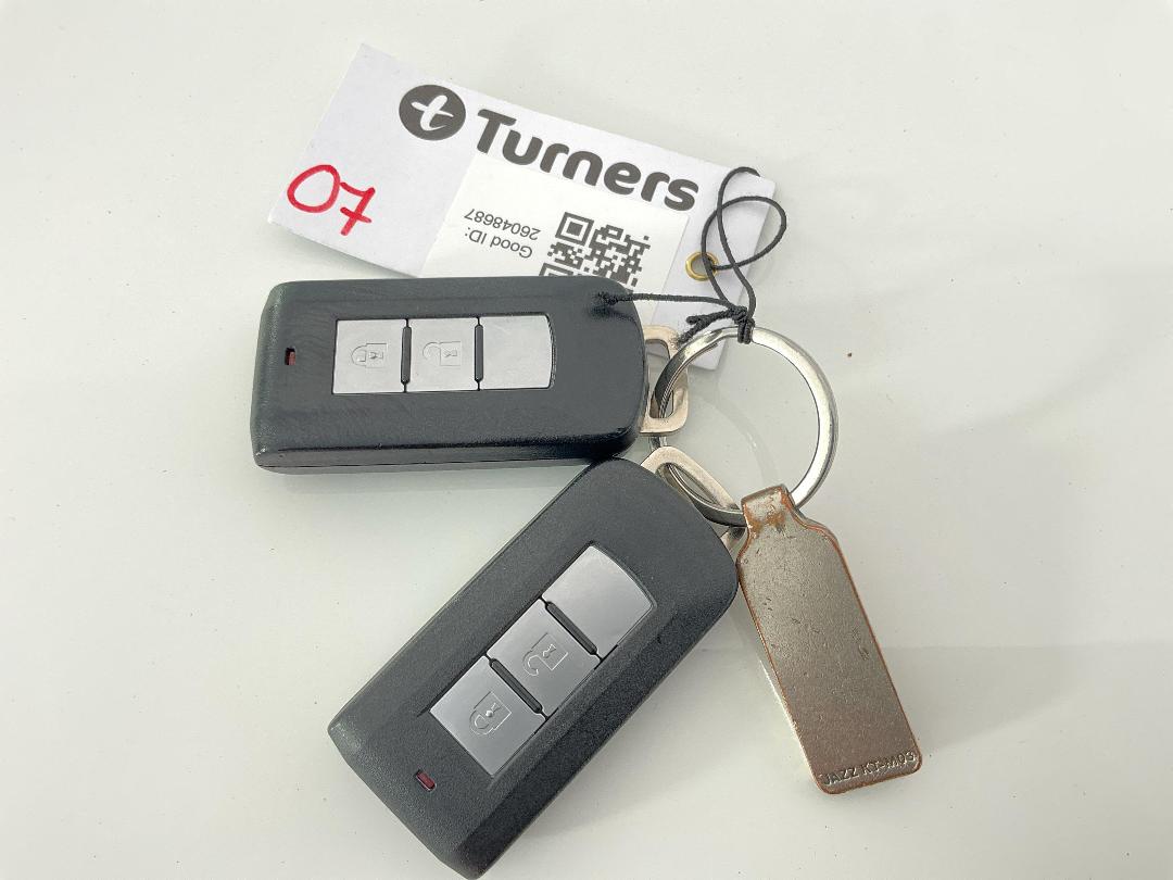 Photo '22' of Mitsubishi Outlander