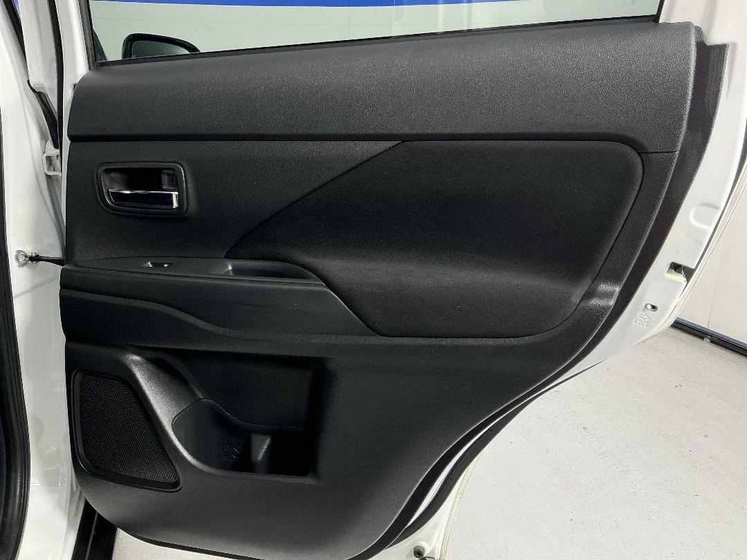 Photo '19' of Mitsubishi Outlander