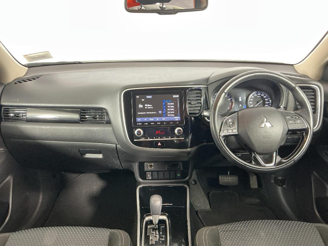 Photo '17' of Mitsubishi Outlander