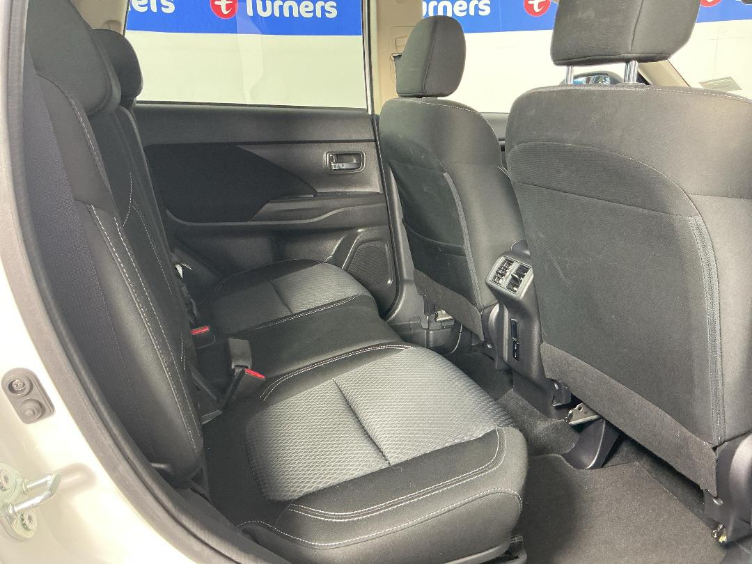 Photo '20' of Mitsubishi Outlander