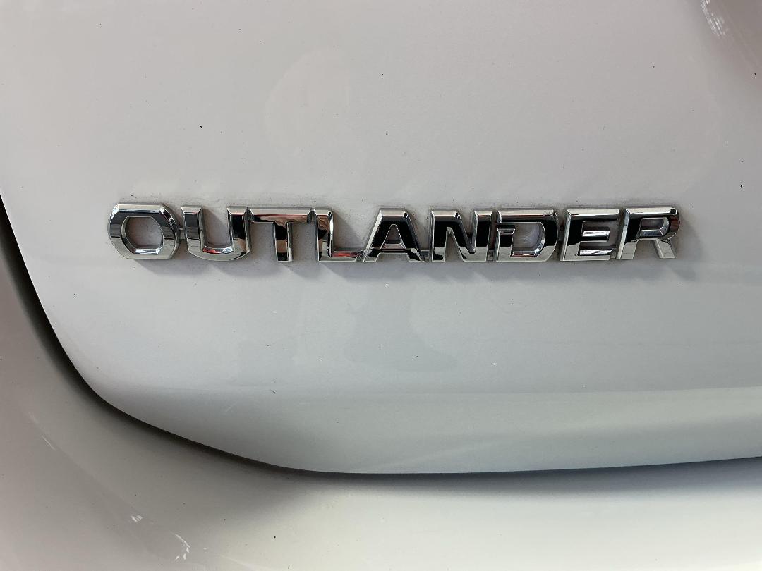 Photo '30' of Mitsubishi Outlander