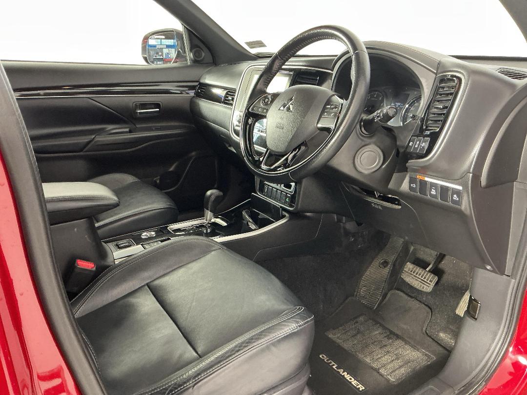 Photo '16' of Mitsubishi Outlander Photo '16' of Mitsubishi Outlander