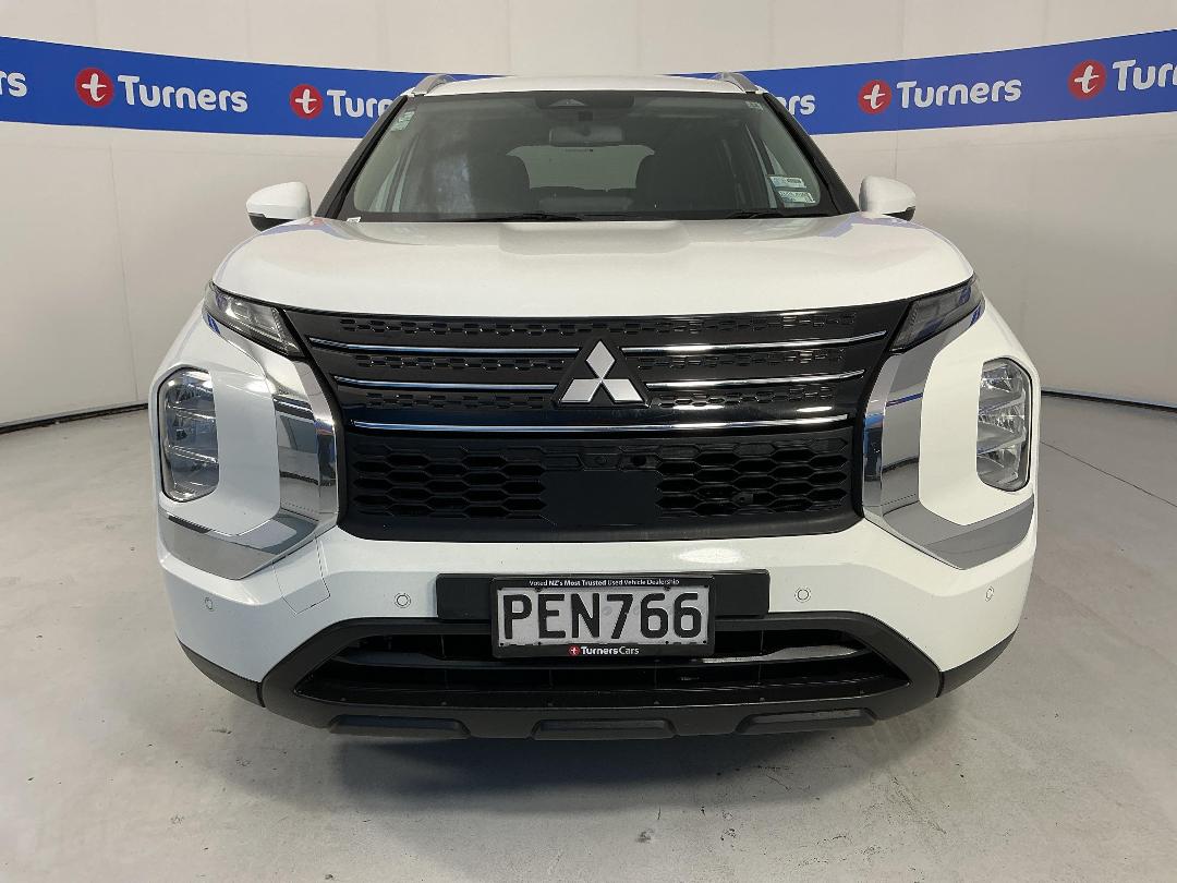 Photo '2' of Mitsubishi Outlander