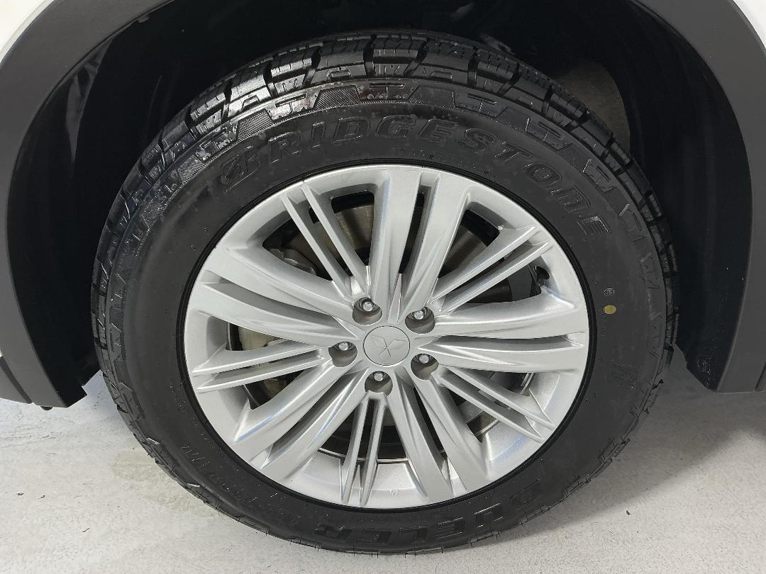 Photo '10' of Mitsubishi Outlander