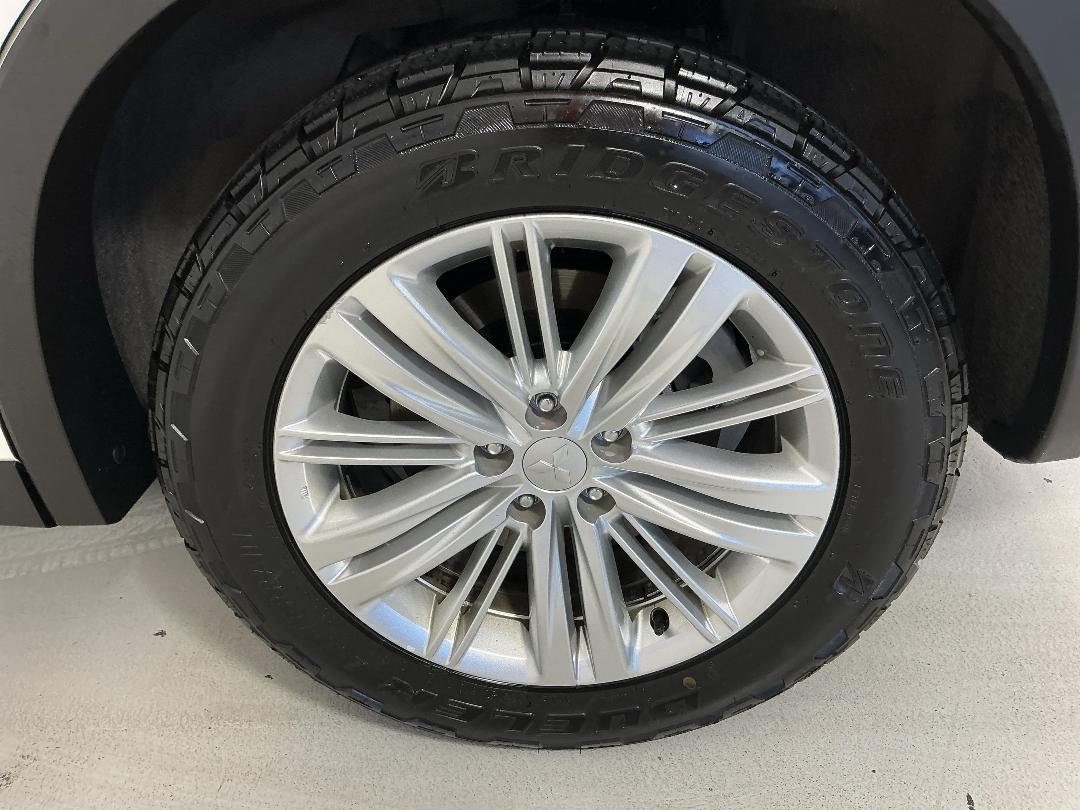 Photo '11' of Mitsubishi Outlander