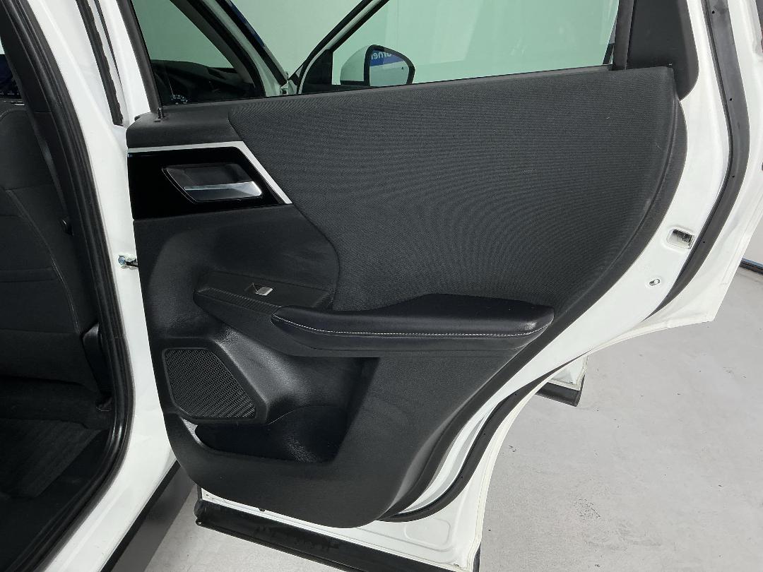 Photo '19' of Mitsubishi Outlander