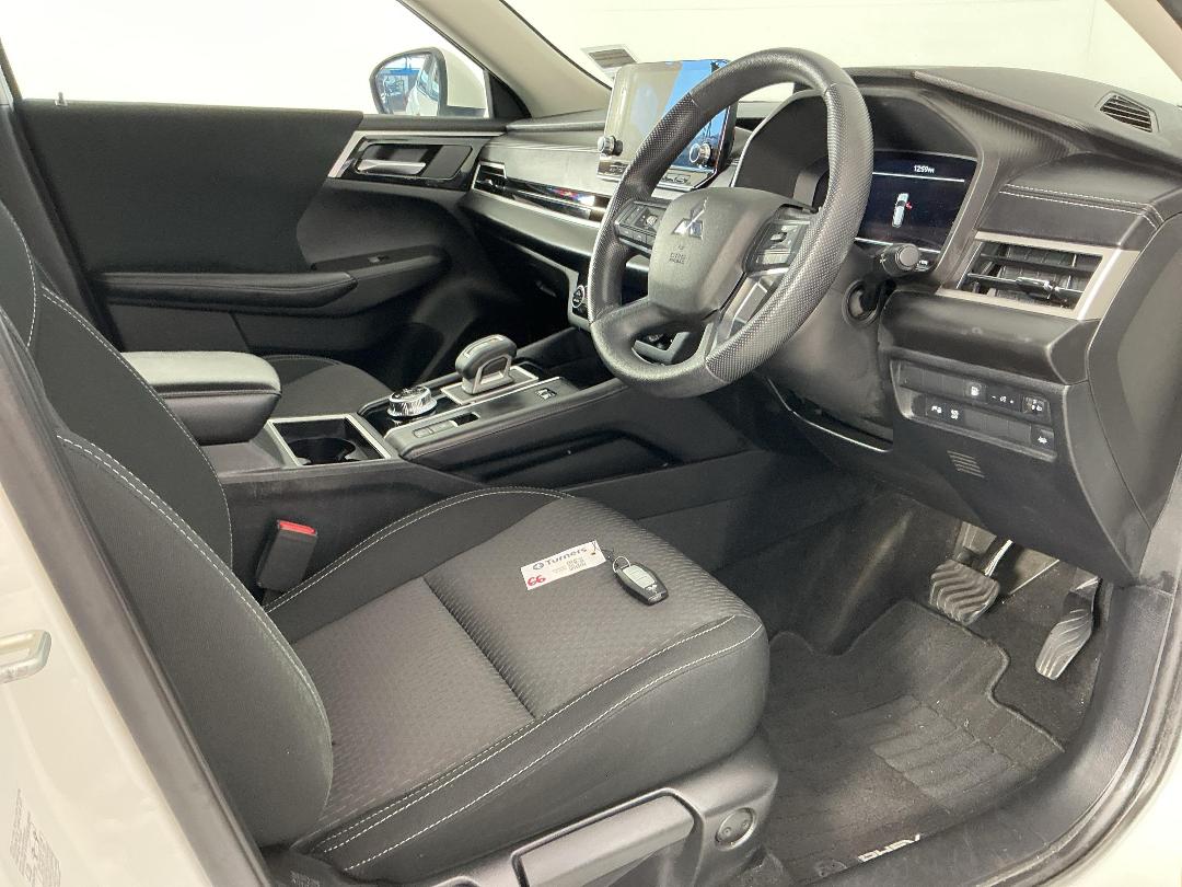 Photo '16' of Mitsubishi Outlander