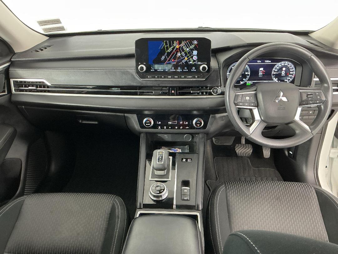 Photo '17' of Mitsubishi Outlander