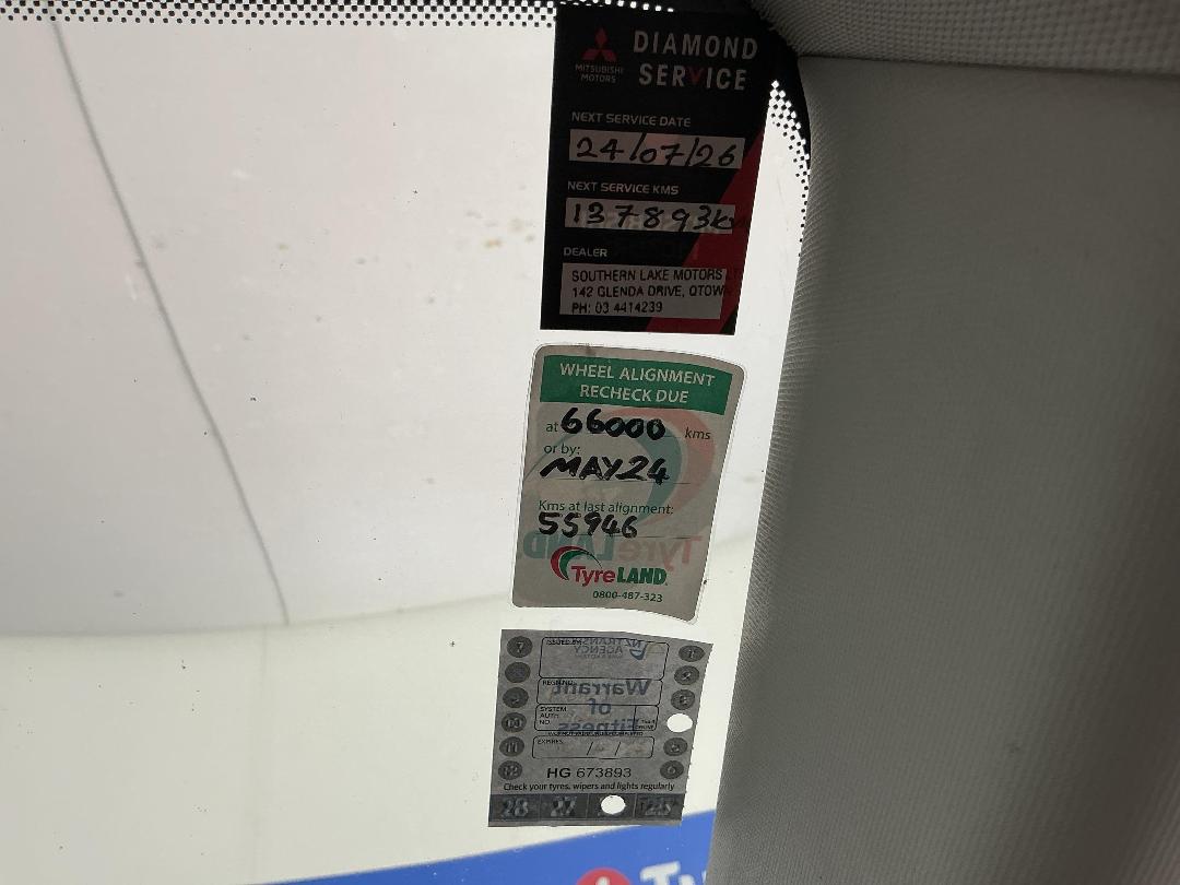 Photo '28' of Mitsubishi Outlander