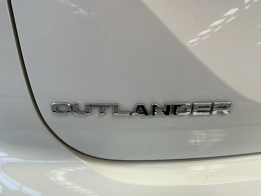 Photo '31' of Mitsubishi Outlander