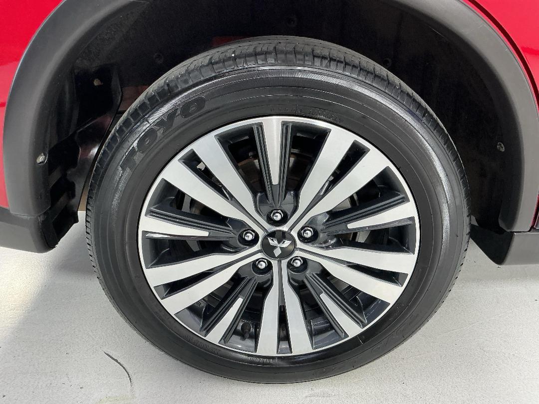 Photo '12' of Mitsubishi Outlander