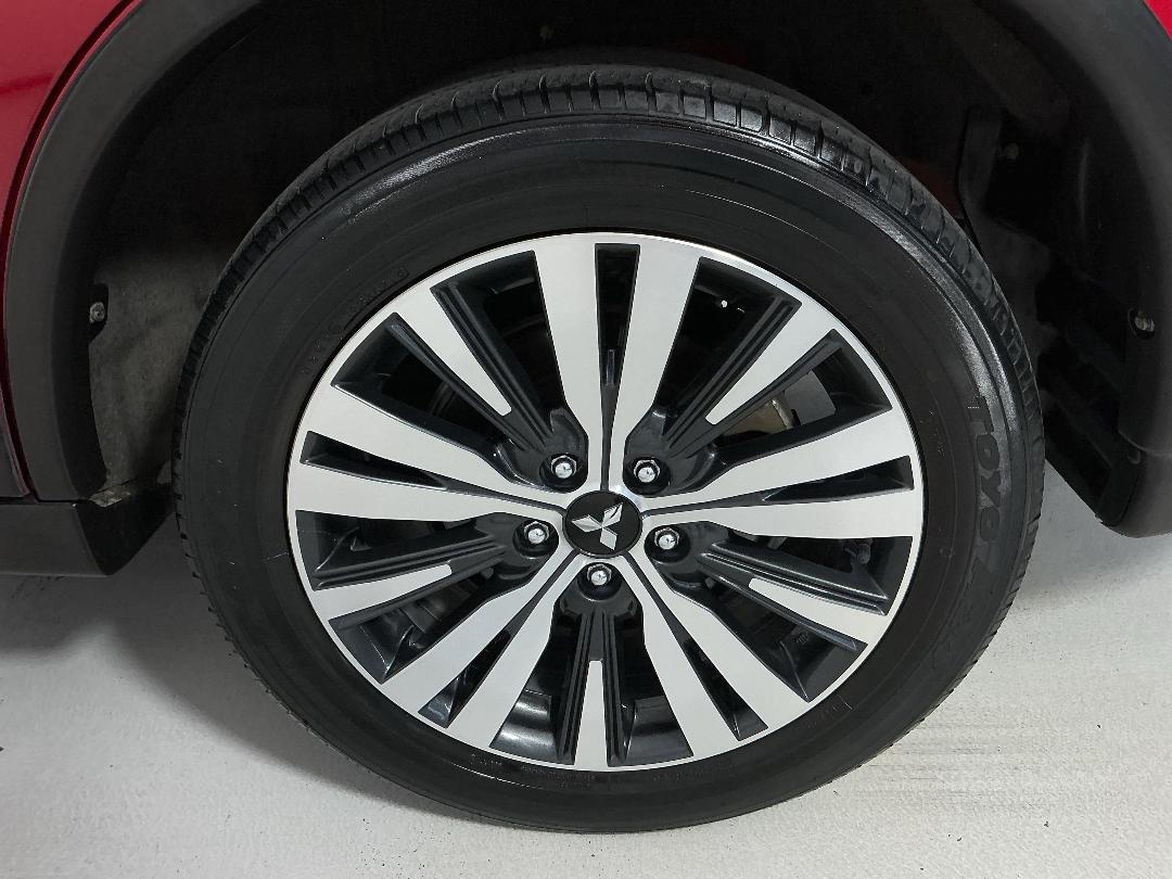 Photo '11' of Mitsubishi Outlander