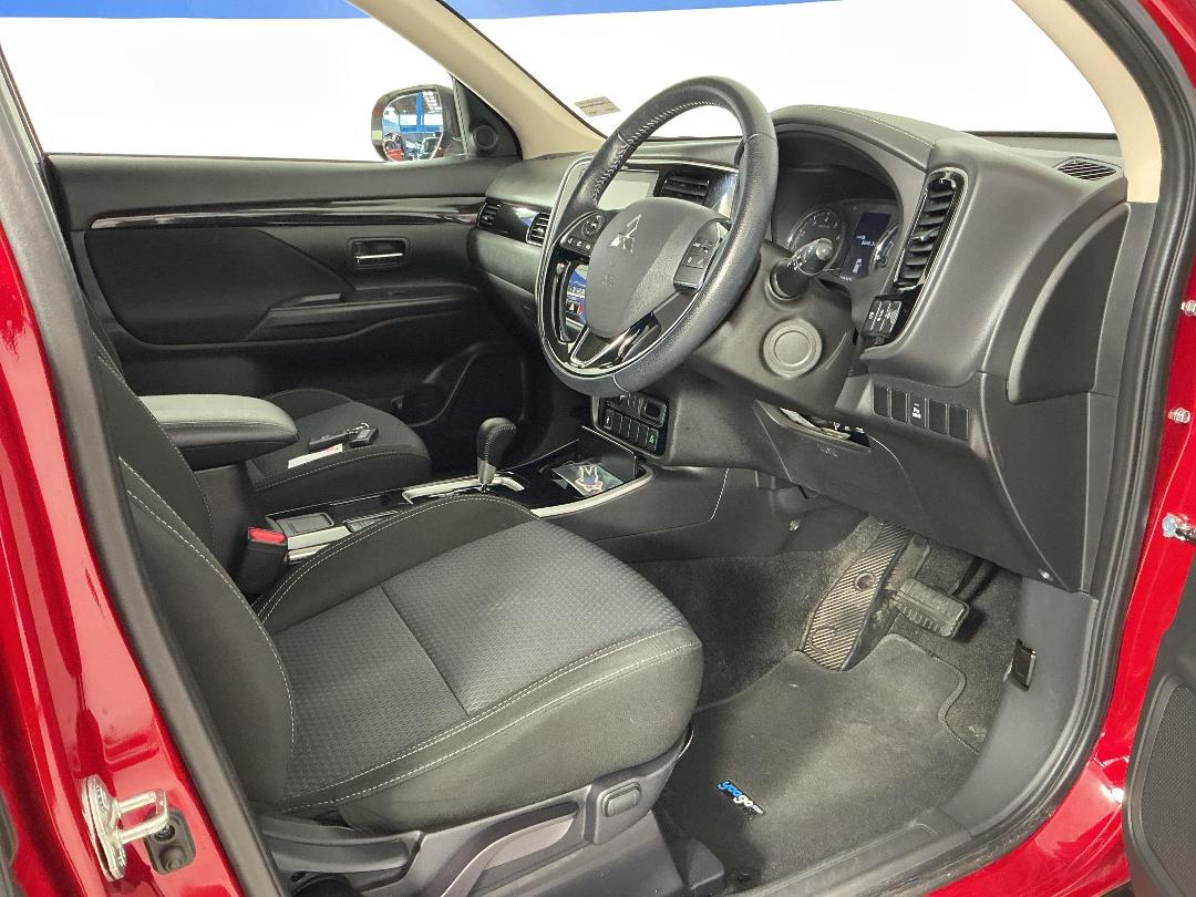 Photo '16' of Mitsubishi Outlander