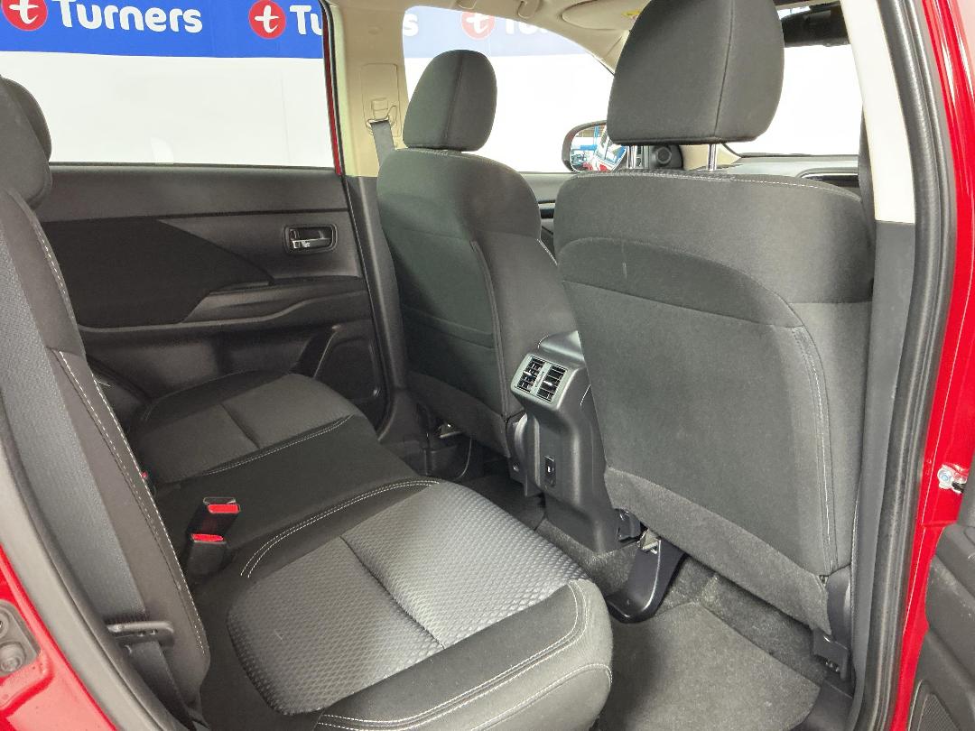 Photo '20' of Mitsubishi Outlander