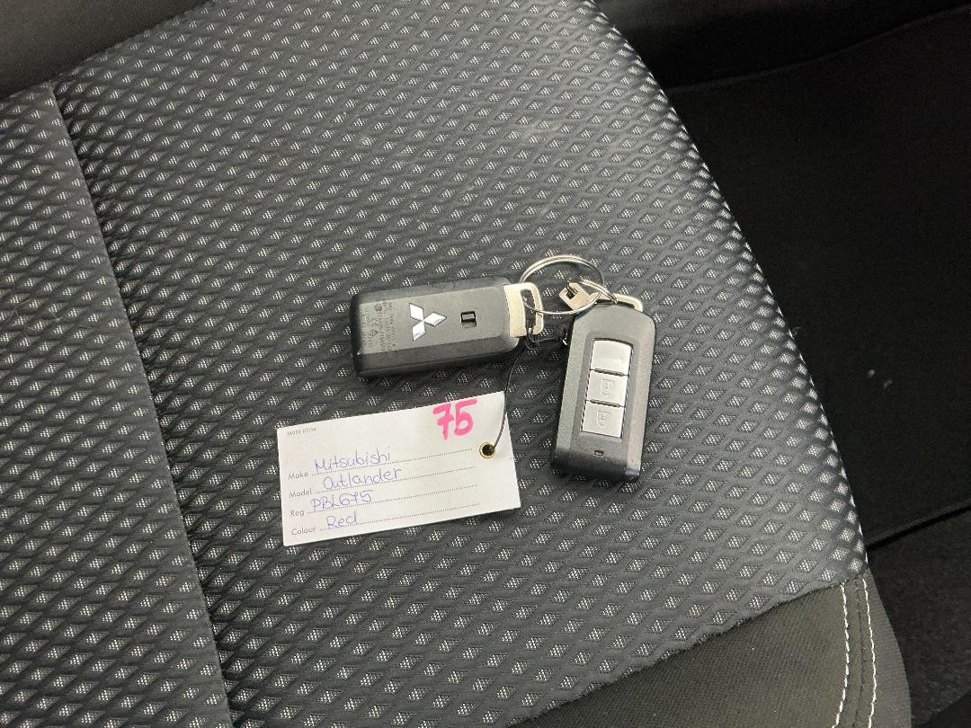 Photo '22' of Mitsubishi Outlander