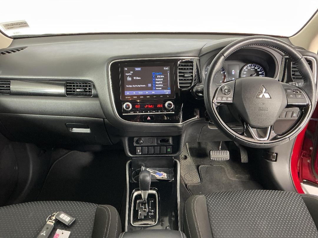 Photo '17' of Mitsubishi Outlander