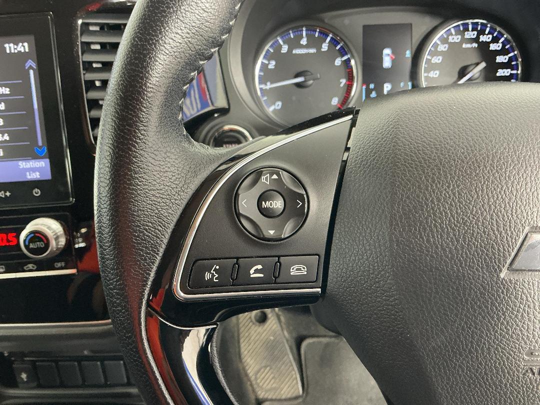 Photo '23' of Mitsubishi Outlander