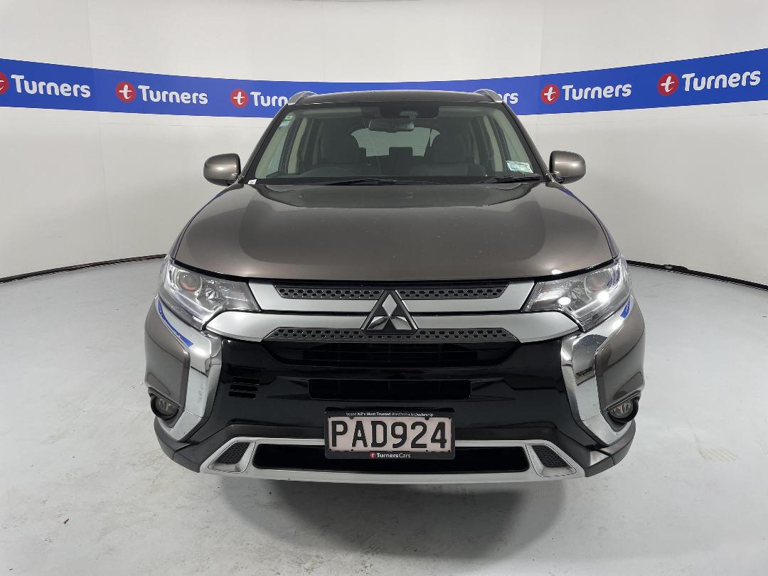 Photo '2' of Mitsubishi Outlander