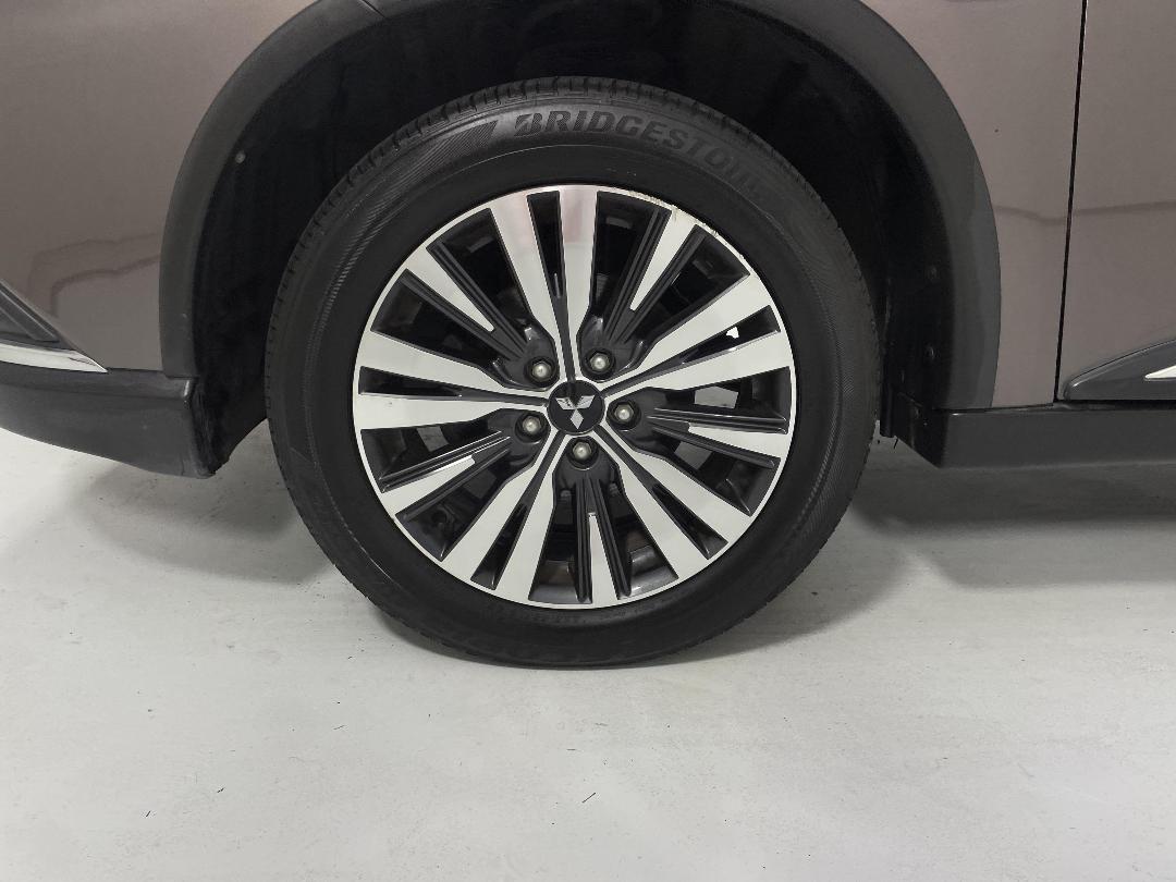 Photo '10' of Mitsubishi Outlander