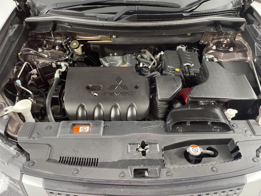 Photo '13' of Mitsubishi Outlander