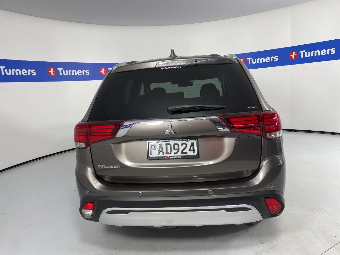 Photo '6' of Mitsubishi Outlander