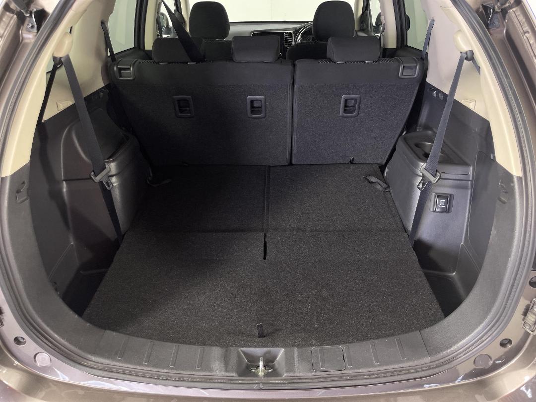 Photo '14' of Mitsubishi Outlander