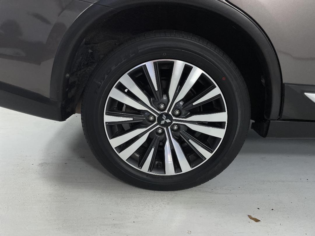 Photo '12' of Mitsubishi Outlander