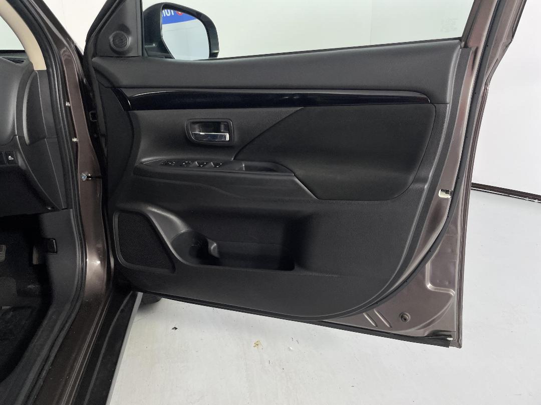 Photo '15' of Mitsubishi Outlander