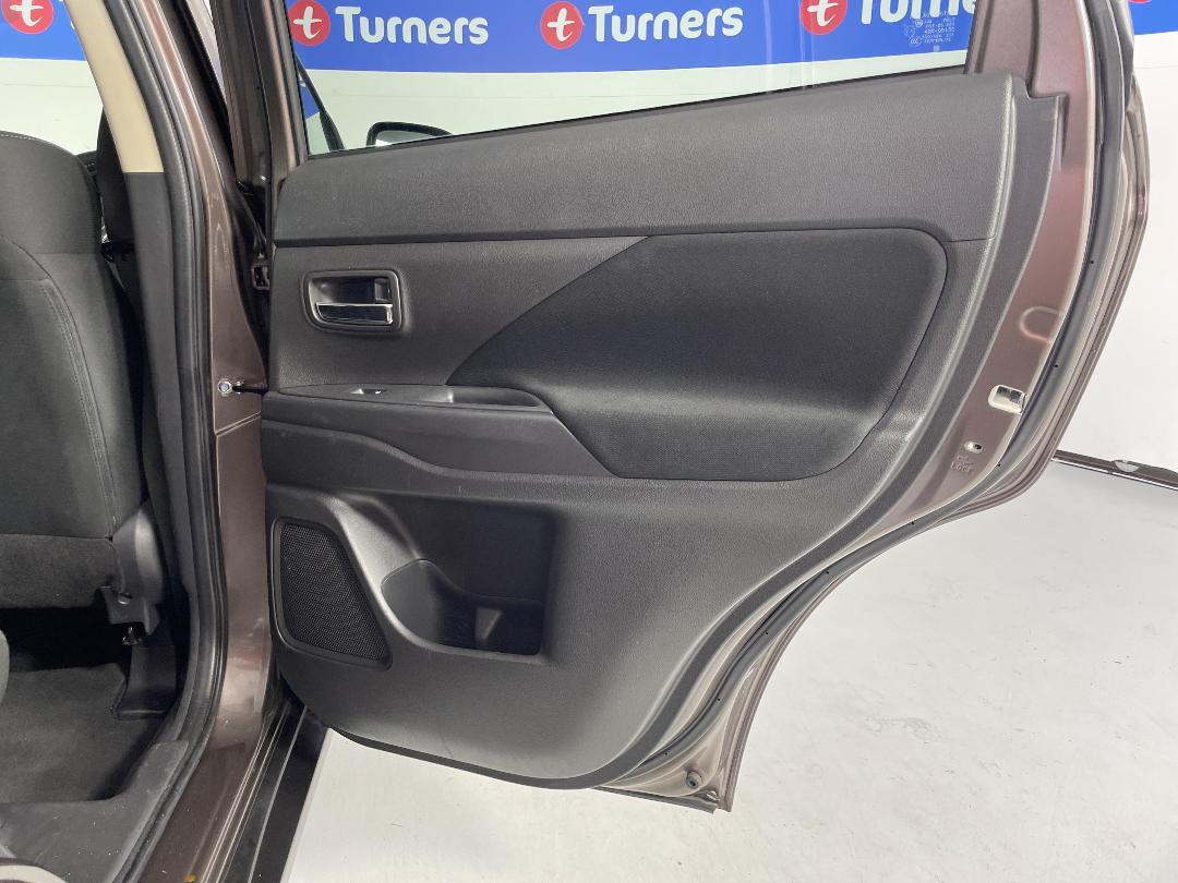 Photo '19' of Mitsubishi Outlander