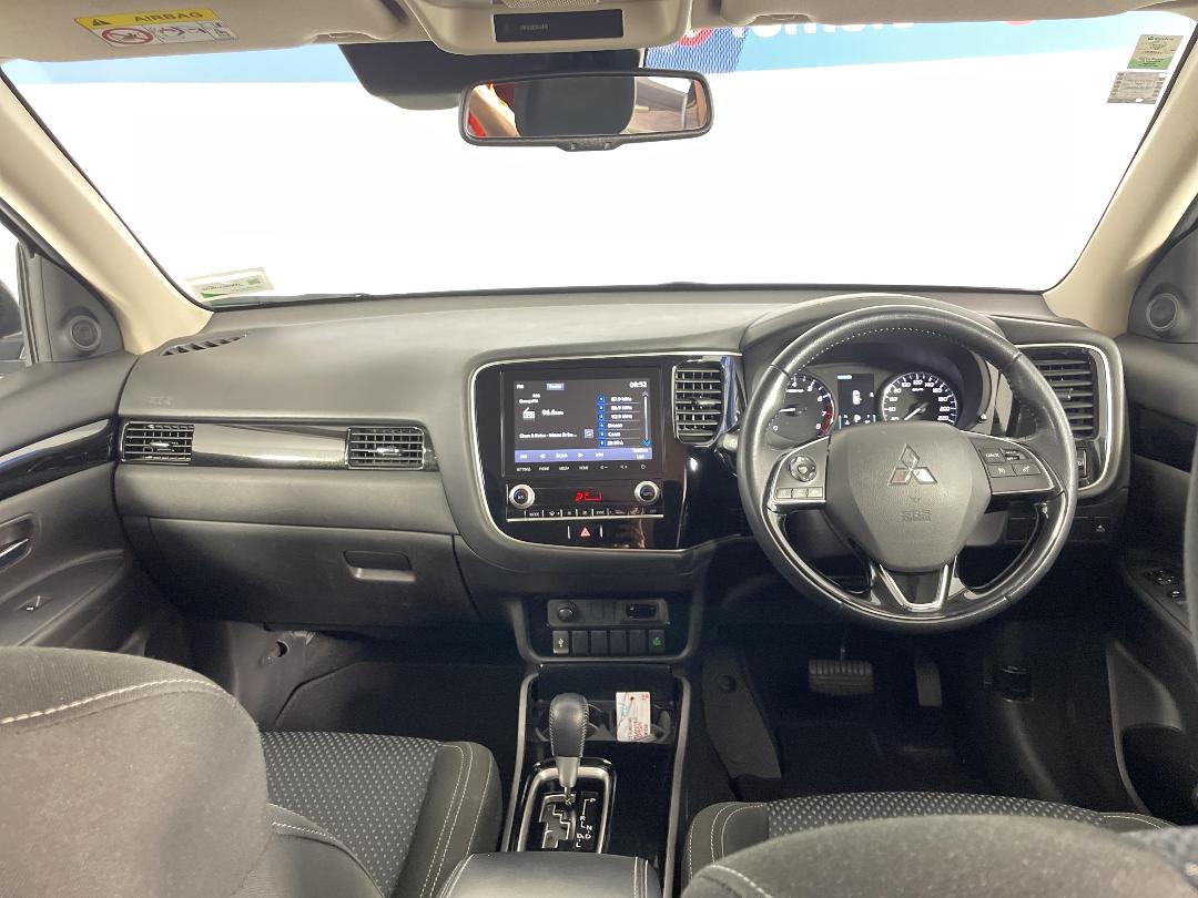 Photo '17' of Mitsubishi Outlander