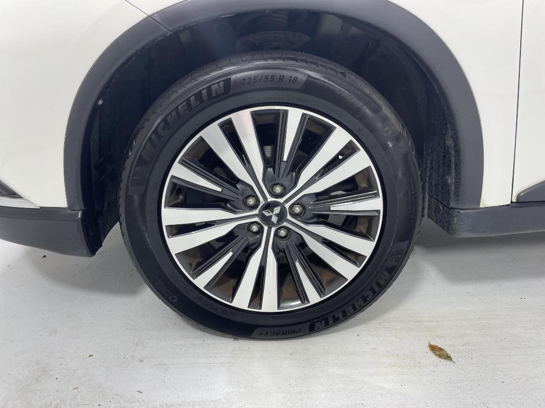 Photo '10' of Mitsubishi Outlander