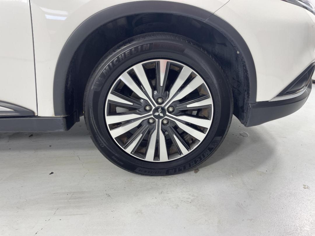 Photo '9' of Mitsubishi Outlander