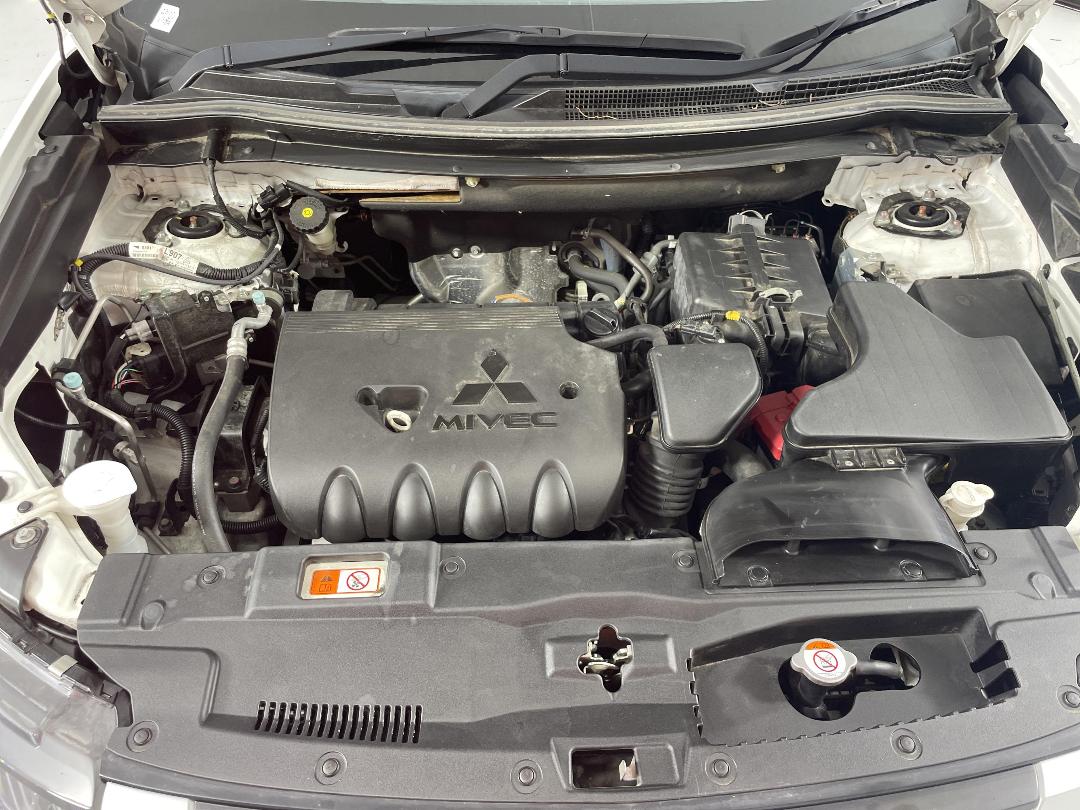 Photo '13' of Mitsubishi Outlander