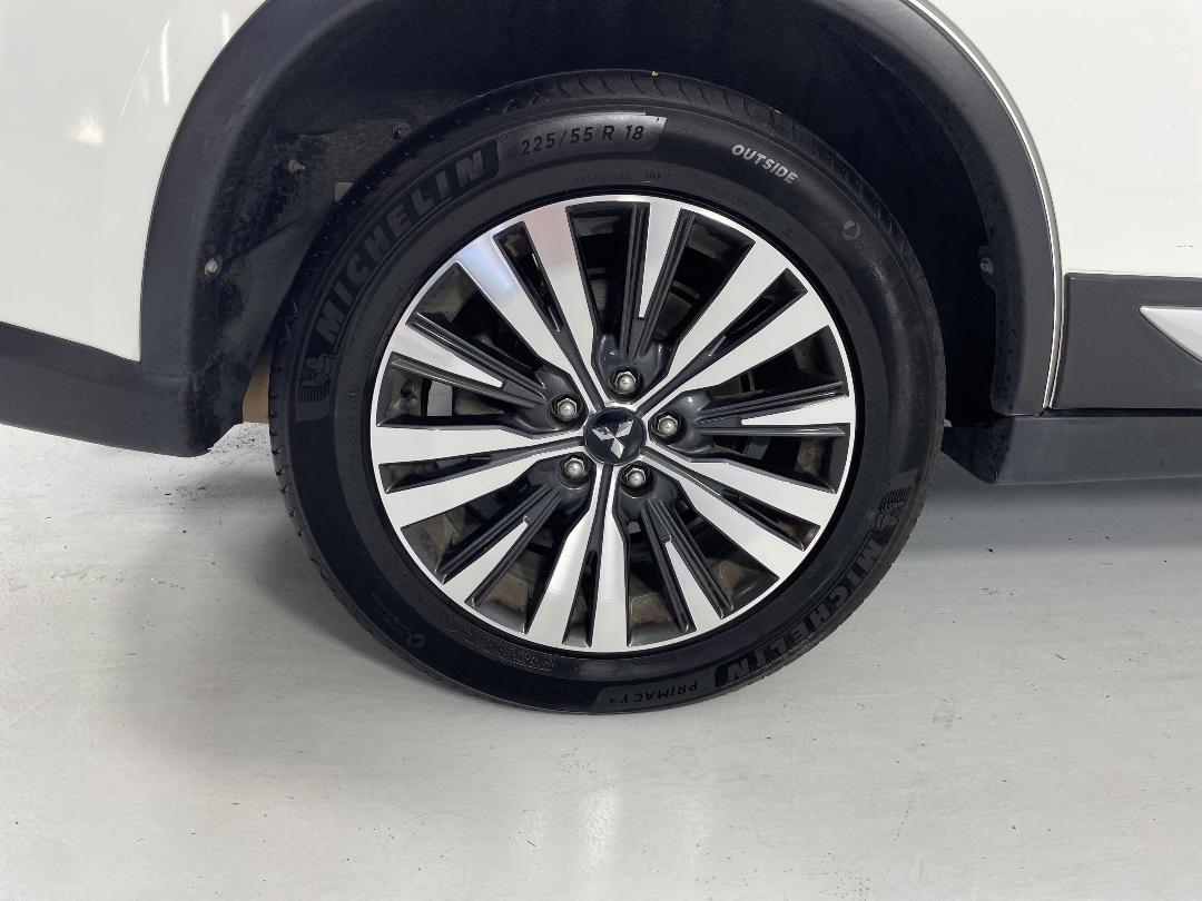 Photo '12' of Mitsubishi Outlander