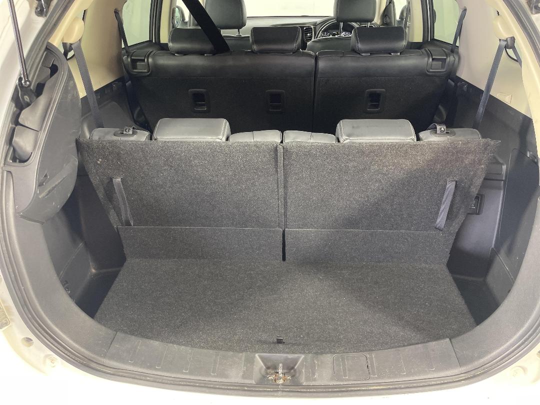 Photo '14' of Mitsubishi Outlander