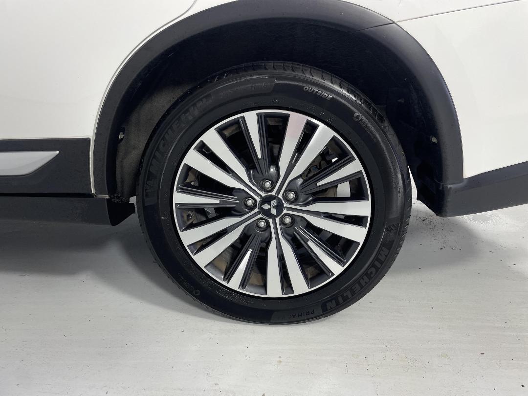 Photo '11' of Mitsubishi Outlander