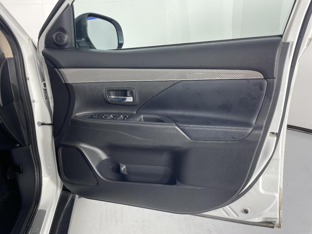 Photo '15' of Mitsubishi Outlander