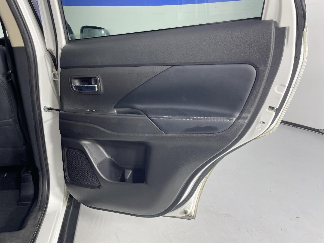 Photo '19' of Mitsubishi Outlander