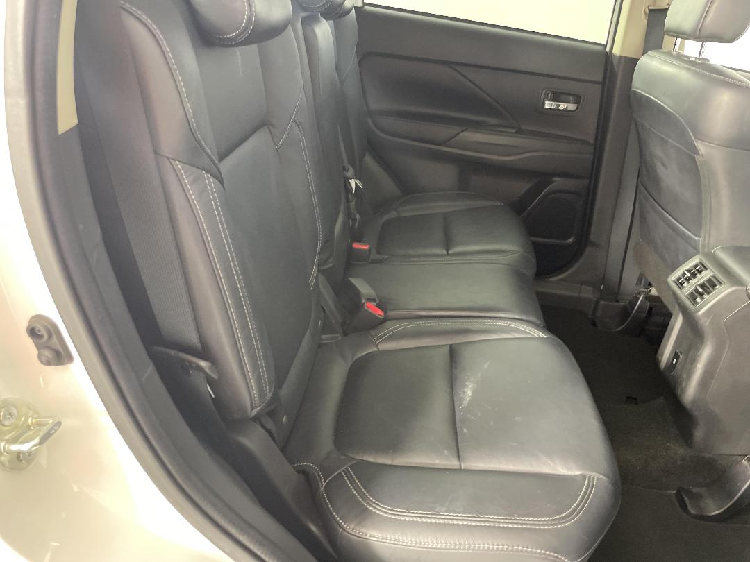 Photo '20' of Mitsubishi Outlander