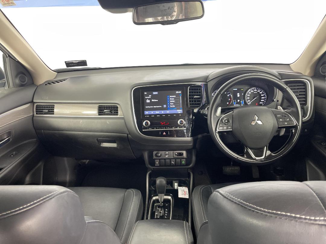 Photo '17' of Mitsubishi Outlander