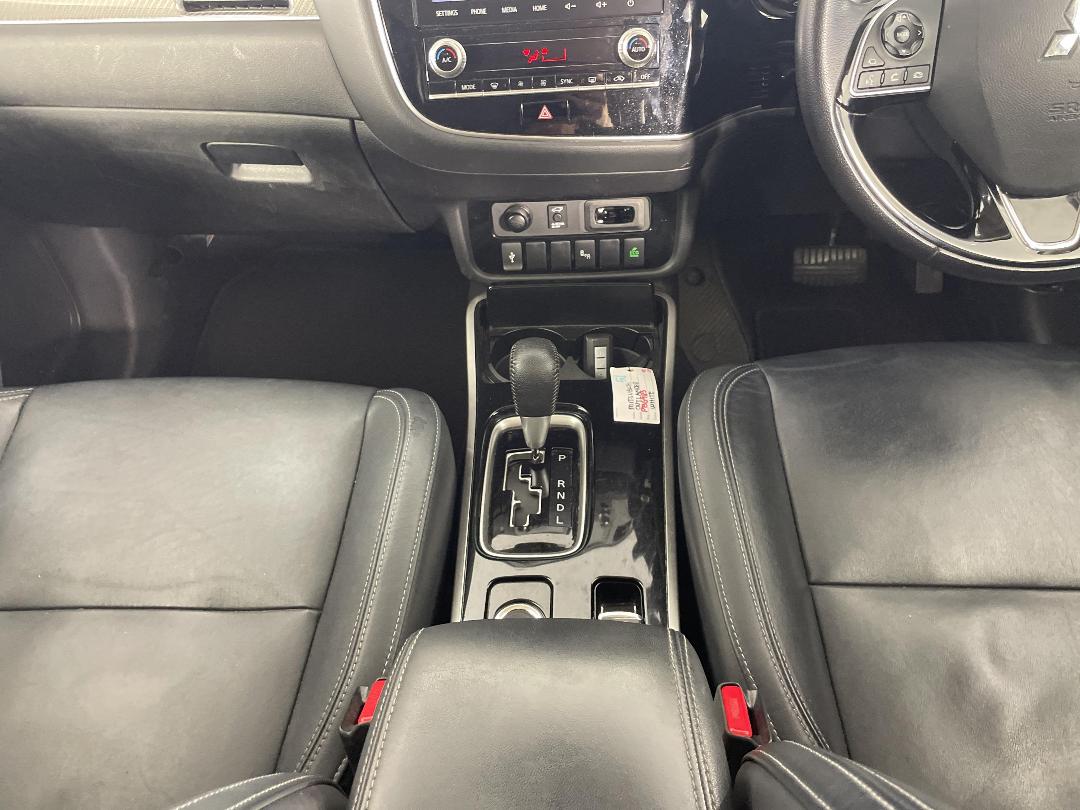 Photo '18' of Mitsubishi Outlander