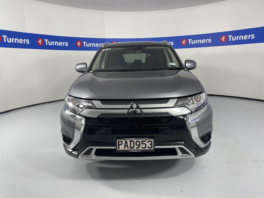 Photo '2' of Mitsubishi Outlander