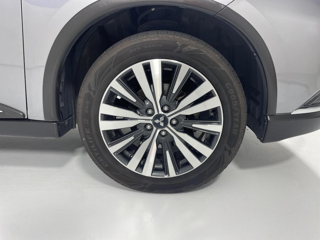 Photo '9' of Mitsubishi Outlander