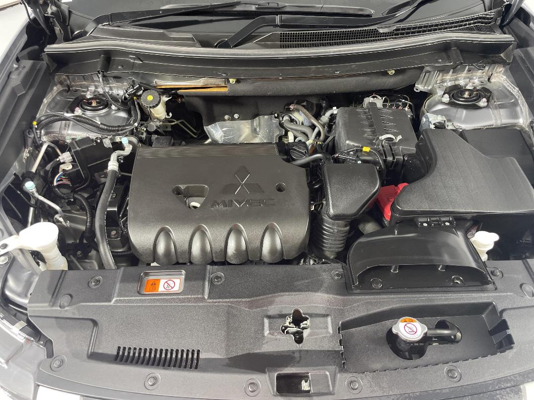 Photo '13' of Mitsubishi Outlander